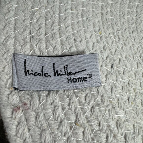 Nicole Miller Home Holiday Placemats Round 15" Holly & Berry Pattern Christmas - Picture 5 of 6